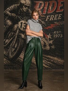 Anthropologie NWT Maeve Faux Leather Taper Pleated Pants Green size 4.